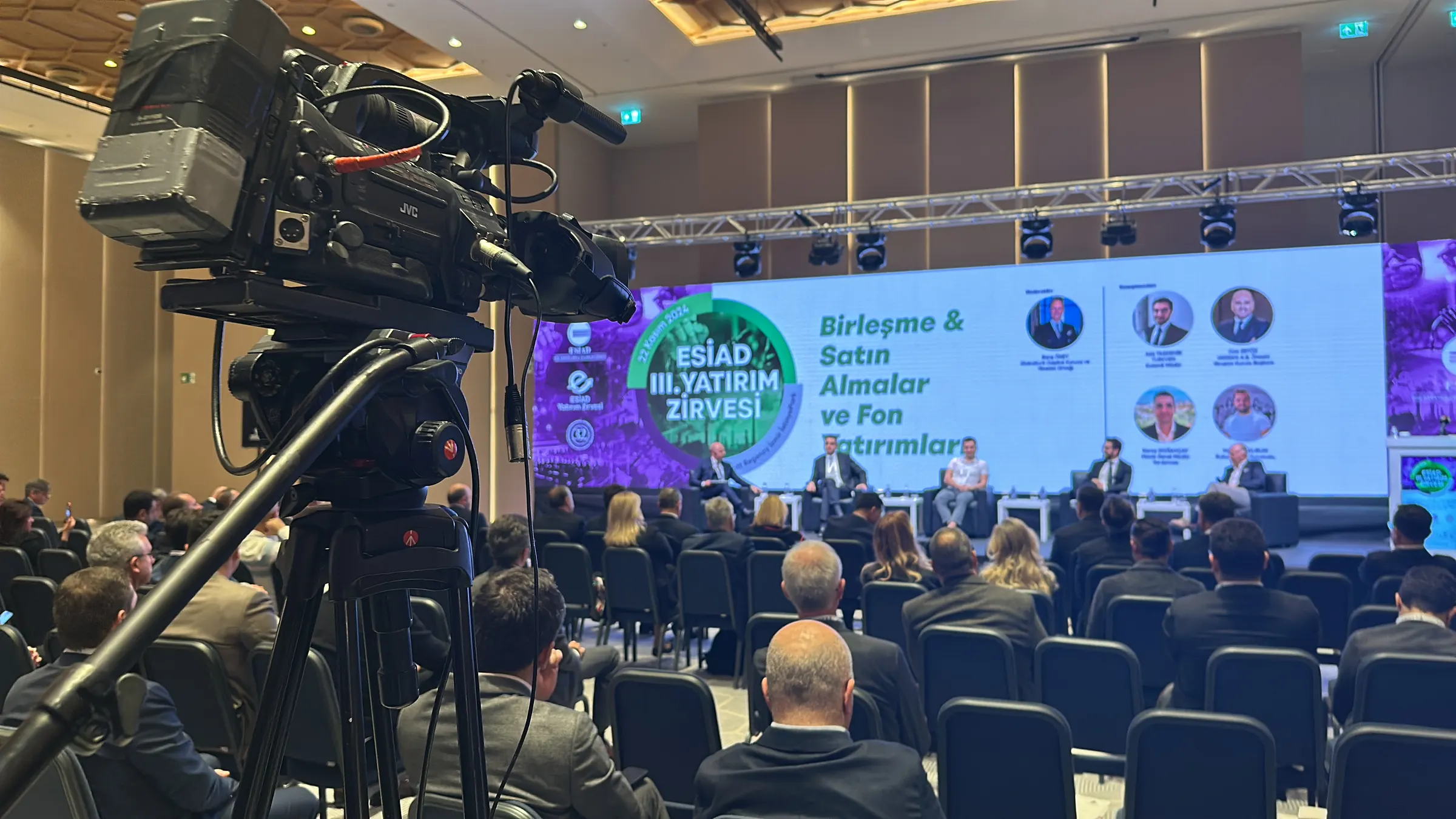 Recording the stage and panel at an investment summit